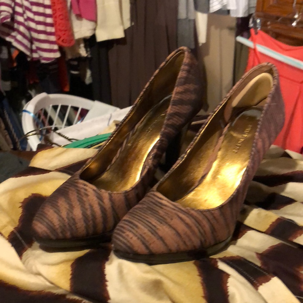 3/20. Nine West Heals